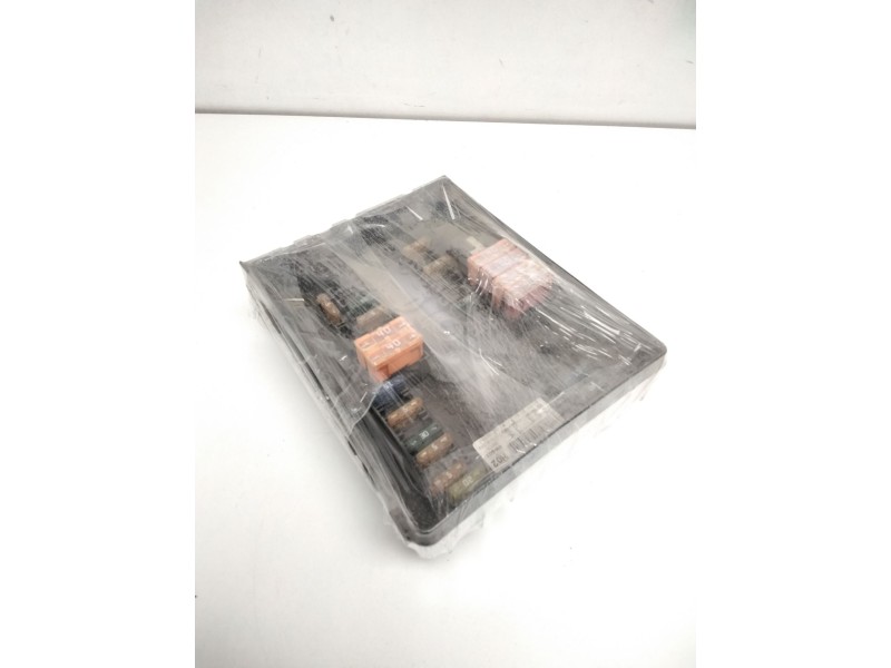 Recambio de caja fusibles para volkswagen touran (1t2) referencia OEM IAM 1K0973125 1394932 