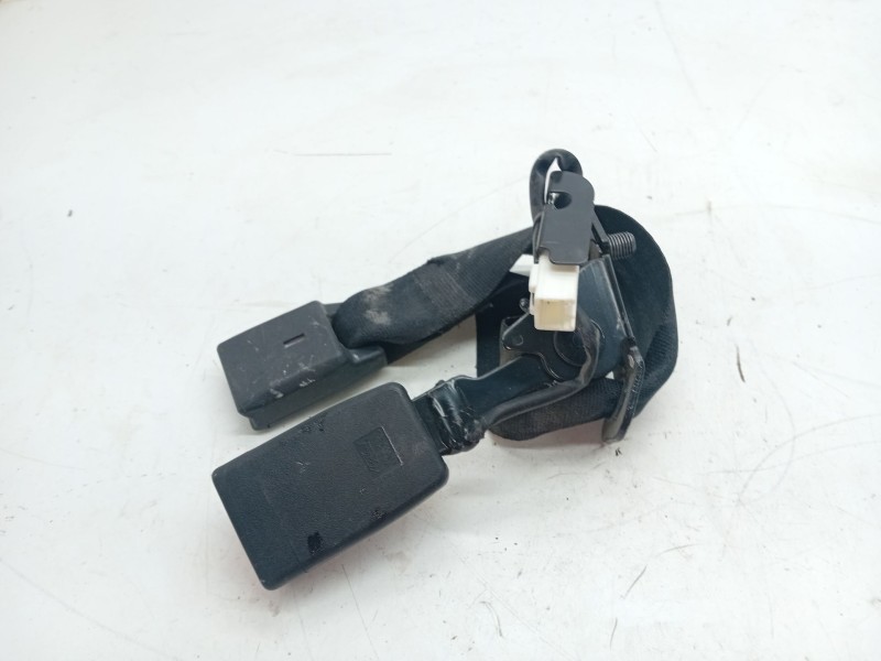Recambio de enganche cinturon trasero izquierdo para mazda cx-5 (kf) 2.2 d referencia OEM IAM   