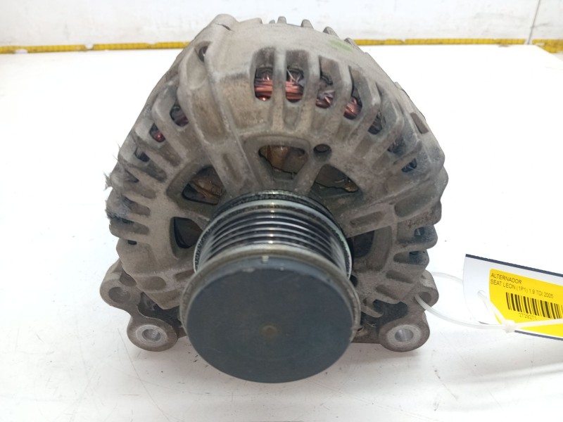 Recambio de alternador para seat leon (1p1) 1.9 tdi referencia OEM IAM 06F903023C  
