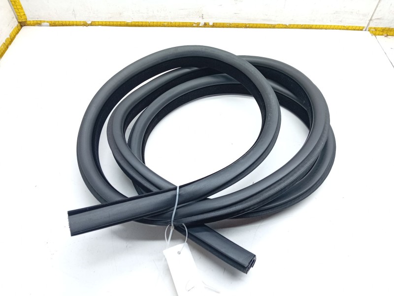 Recambio de gomas contorno puerta para land rover range rover velar (l560) 2.0 d240 sd4 4x4 referencia OEM IAM   