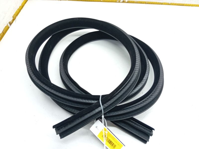 Recambio de gomas contorno puerta para land rover range rover velar (l560) 2.0 d240 sd4 4x4 referencia OEM IAM   