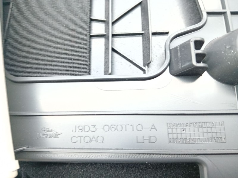 Recambio de guantera para land rover range rover velar (l560) 2.0 d240 sd4 4x4 referencia OEM IAM J9D3060T10A  