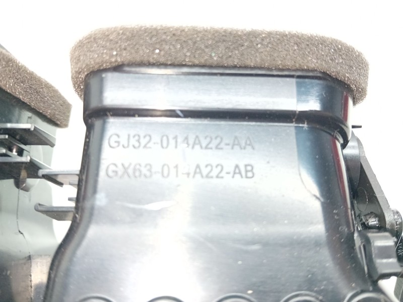 Recambio de aireador trasero central para land rover range rover velar (l560) 2.0 d240 sd4 4x4 referencia OEM IAM GJ32014A22AA  