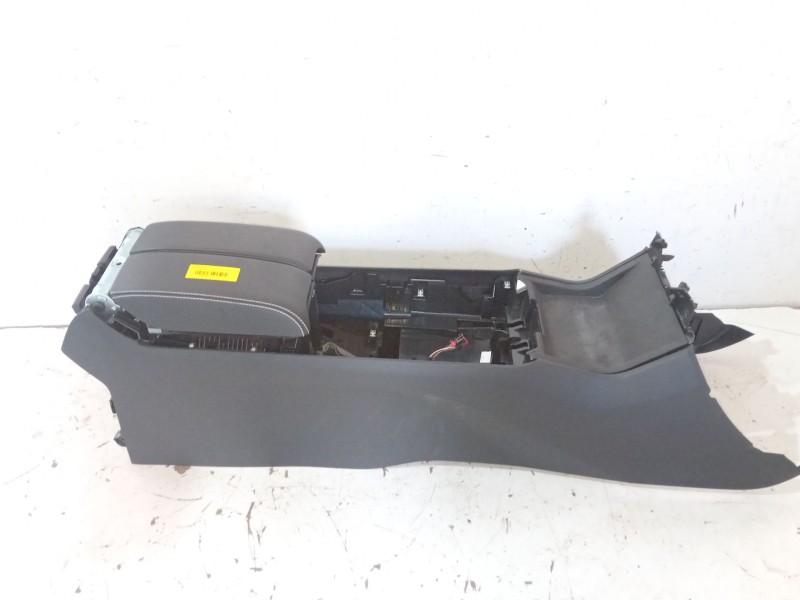 Recambio de reposabrazos para land rover range rover velar (l560) 2.0 d240 sd4 4x4 referencia OEM IAM J8A2045J40  