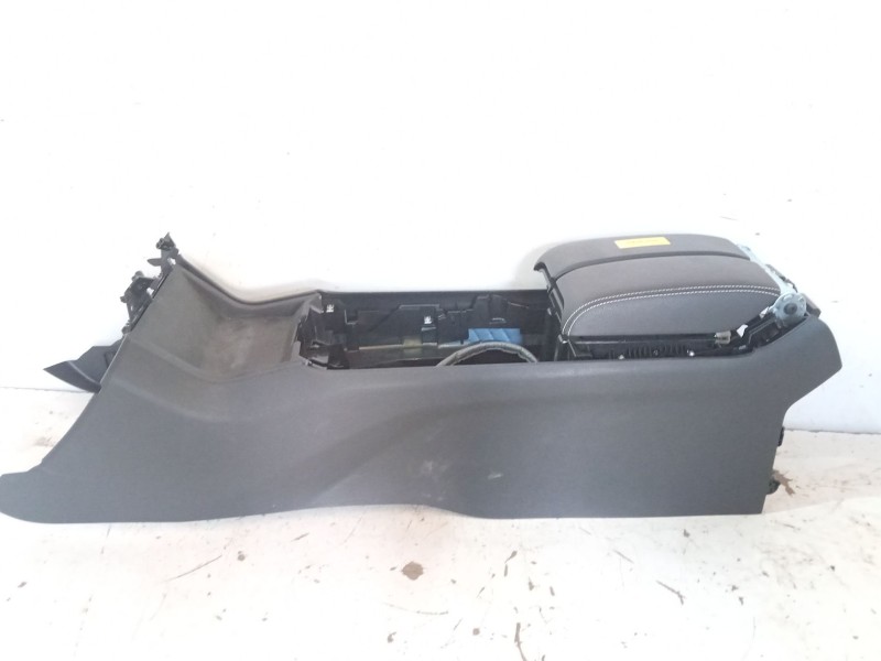 Recambio de reposabrazos para land rover range rover velar (l560) 2.0 d240 sd4 4x4 referencia OEM IAM J8A2045J40  