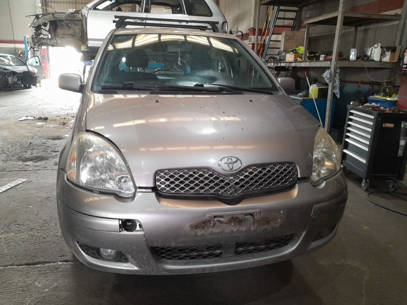 toyota yaris (_p1_) del año 2005