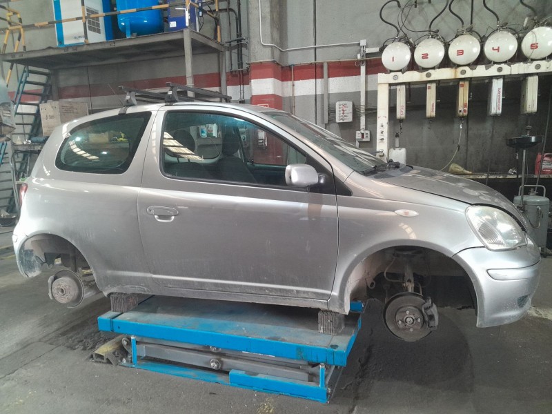 toyota yaris (_p1_) del año 2005