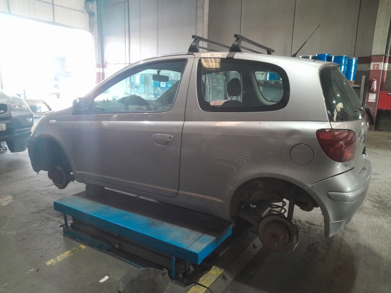 toyota yaris (_p1_) del año 2005