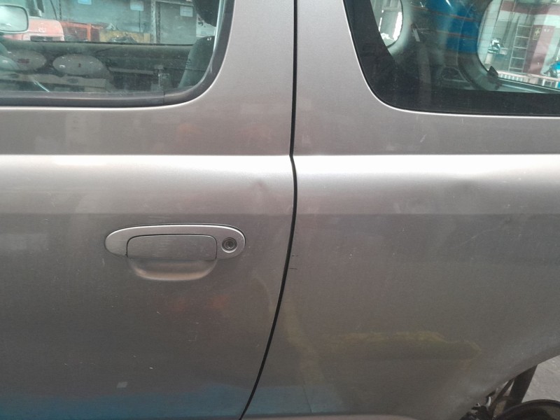 toyota yaris (_p1_) del año 2005