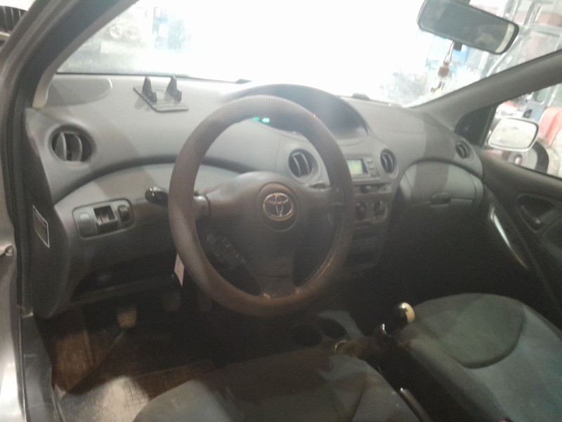 toyota yaris (_p1_) del año 2005