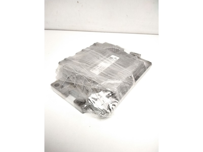 Recambio de centralita motor uce para dacia sandero ambiance music referencia OEM IAM 8201082042 8201082039 