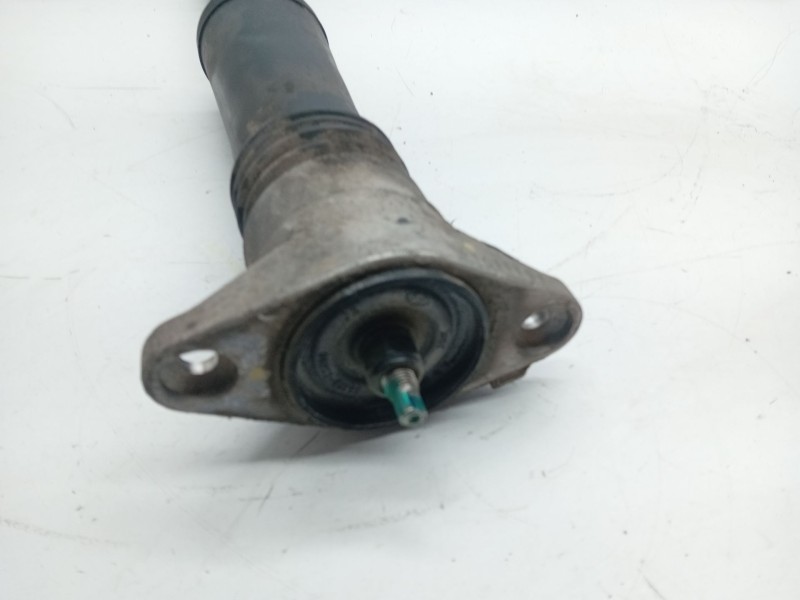 Recambio de amortiguador trasero izquierdo para kia carens (un) active referencia OEM IAM 553111D020  