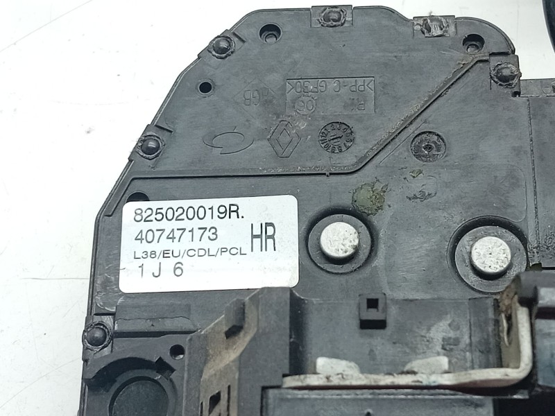 Recambio de cerradura puerta trasera derecha para renault fluence referencia OEM IAM 825020019R  