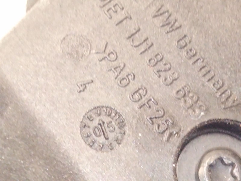 Recambio de tirador capot para seat altea (5p1) 1.9 tdi referencia OEM IAM 1J1823633  