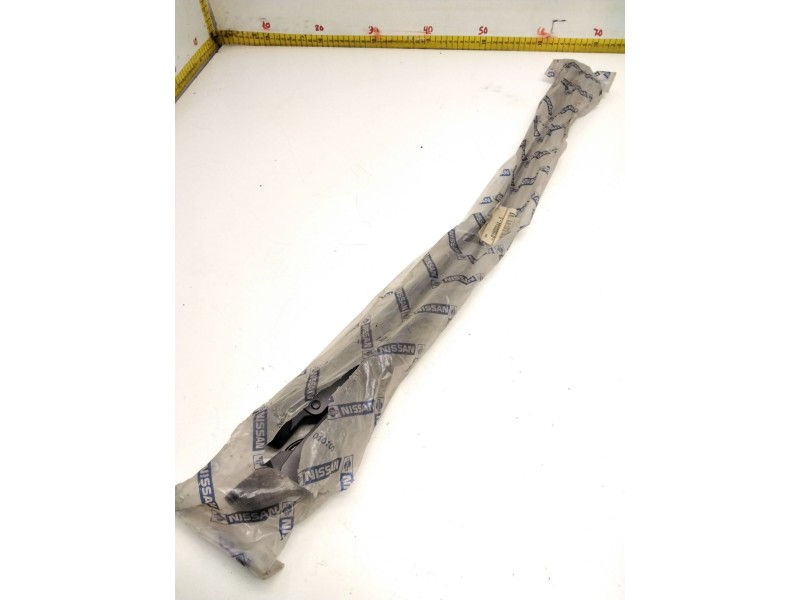 Recambio de brazo limpia delantero derecho para nissan referencia OEM IAM 015006440  