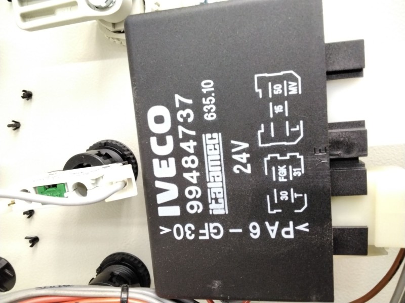 Recambio de unidad de control para iveco referencia OEM IAM 99484737 0331801300 IVSP500368822
