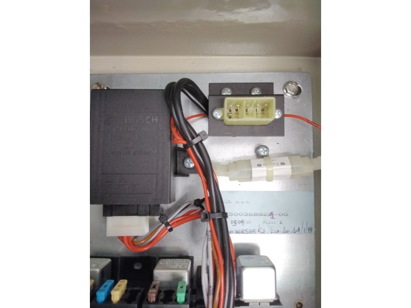 Recambio de unidad de control para iveco referencia OEM IAM 99484737 0331801300 50036882100