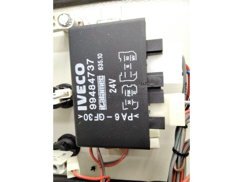 Recambio de unidad de control para iveco referencia OEM IAM 99484737 0331801300 IVSP500368822
