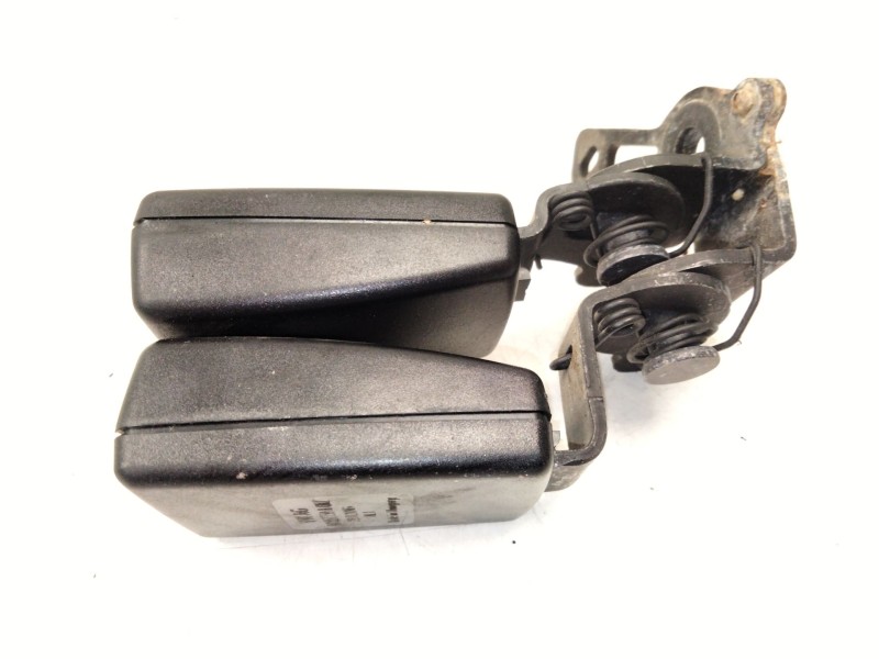 Recambio de enganche cinturon trasero izquierdo para volkswagen golf vii (5g1, bq1, be1, be2) 2.0 tdi referencia OEM IAM 8V08577