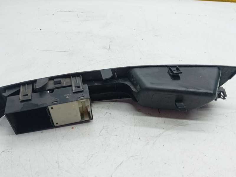 Recambio de mando elevalunas delantero izquierdo para nissan micra iii (k12) 1.2 16v referencia OEM IAM   