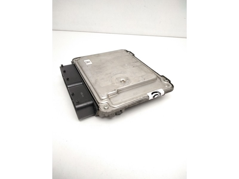 Recambio de centralita motor uce para volkswagen golf v berlina (1k1) 2.0 tdi referencia OEM IAM 0281013228 03G906021KK 1039S159