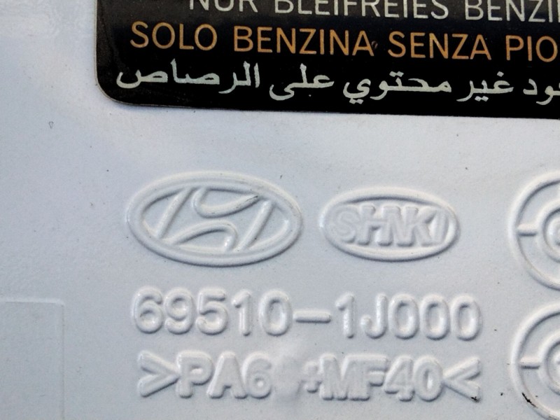 Recambio de tapa exterior combustible para hyundai i20 classic referencia OEM IAM 695101J000  