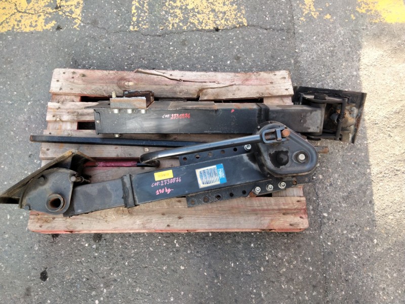 Recambio de pata semiremolque para lecitrailer sr-3e referencia OEM IAM S3888648120  