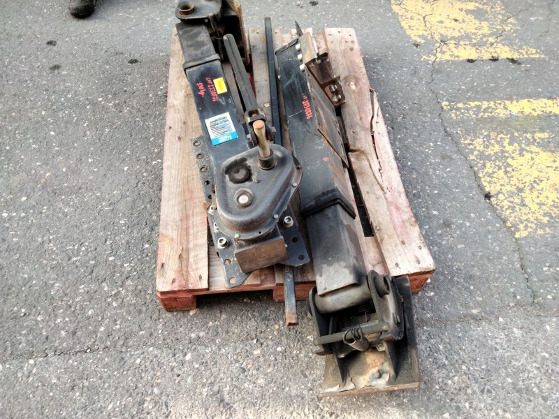 Recambio de pata semiremolque para lecitrailer sr-3e referencia OEM IAM S3888648120  