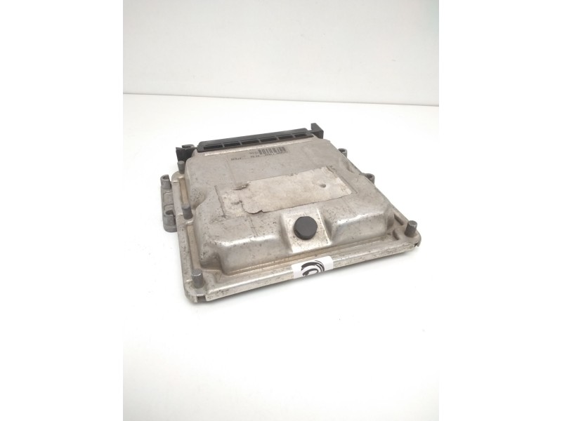 Recambio de centralita motor uce para peugeot 206 berlina xt referencia OEM IAM 0281010250 9637089980 28FM0167