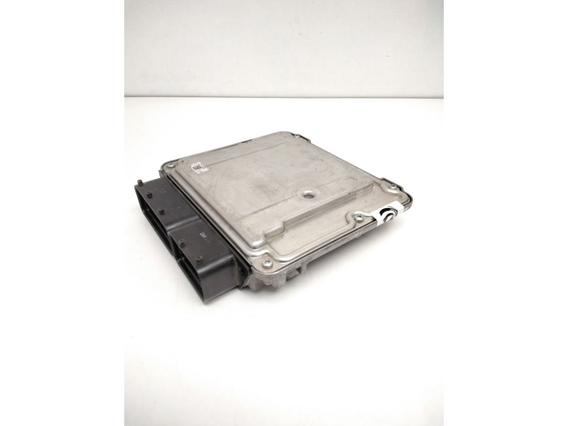 Recambio de centralita motor uce para opel insignia berlina excellence referencia OEM IAM 0281016704 155574903 55573560