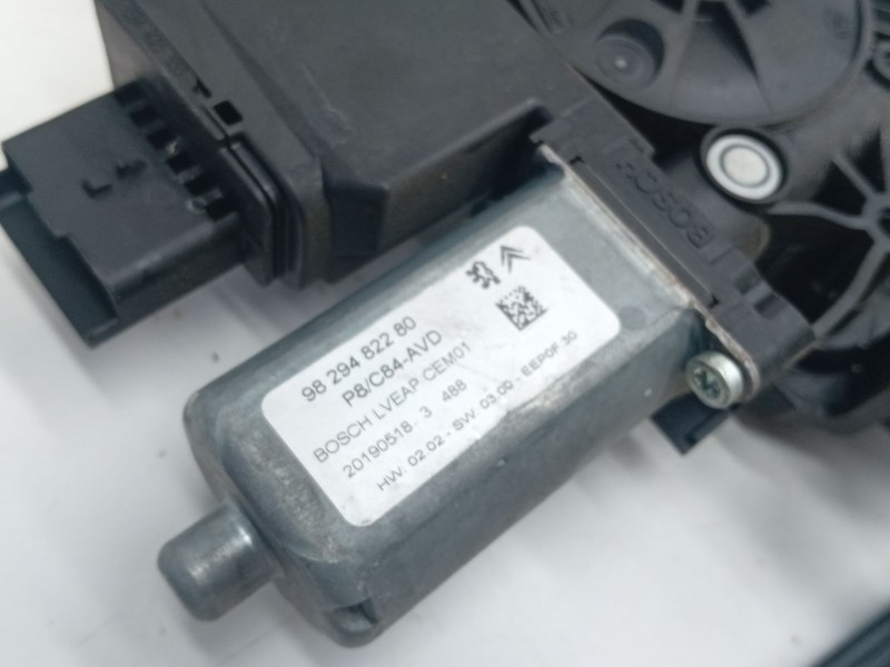 Recambio de elevalunas delantero derecho para peugeot 3008 ii suv (mc_, mr_, mj_, m4_) 1.5 bluehdi 130 referencia OEM IAM 983038