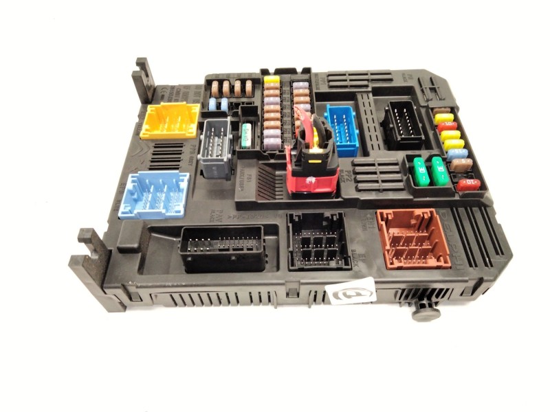 Recambio de caja fusibles para peugeot 3008 ii suv (mc_, mr_, mj_, m4_) 1.5 bluehdi 130 referencia OEM IAM 9830790580  