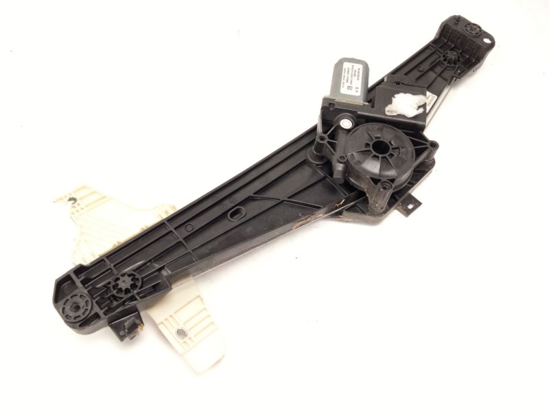 Recambio de elevalunas trasero derecho para peugeot 3008 ii suv (mc_, mr_, mj_, m4_) 1.5 bluehdi 130 referencia OEM IAM 98303888