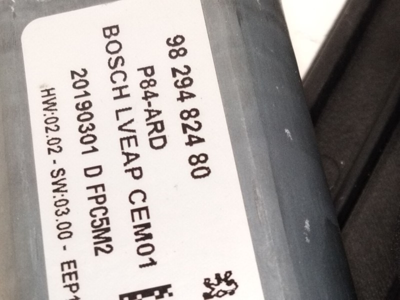 Recambio de elevalunas trasero derecho para peugeot 3008 ii suv (mc_, mr_, mj_, m4_) 1.5 bluehdi 130 referencia OEM IAM 98303888