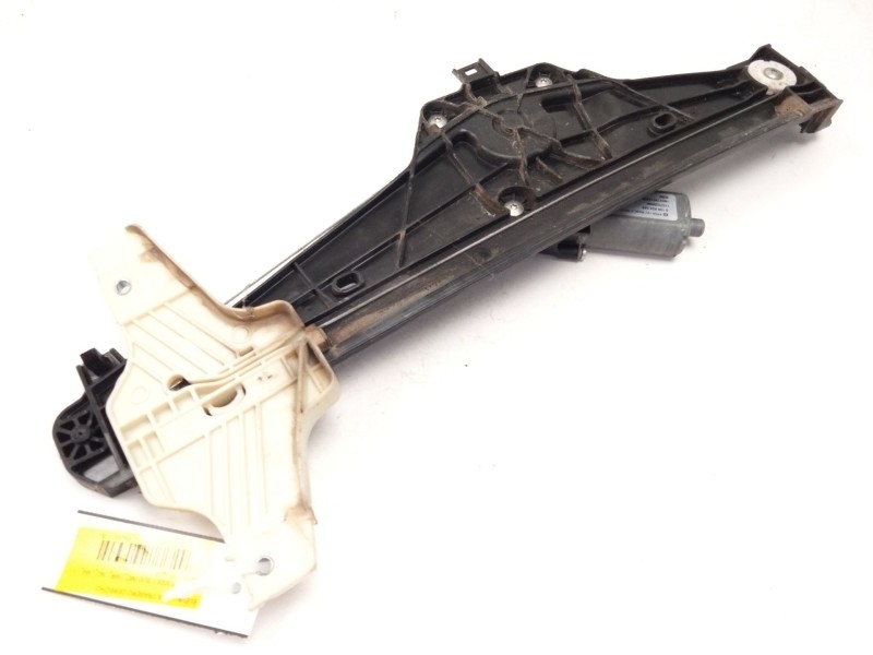 Recambio de elevalunas trasero derecho para peugeot 3008 ii suv (mc_, mr_, mj_, m4_) 1.5 bluehdi 130 referencia OEM IAM 98303888