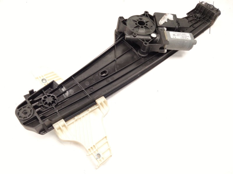 Recambio de elevalunas trasero izquierdo para peugeot 3008 ii suv (mc_, mr_, mj_, m4_) 1.5 bluehdi 130 referencia OEM IAM 983038