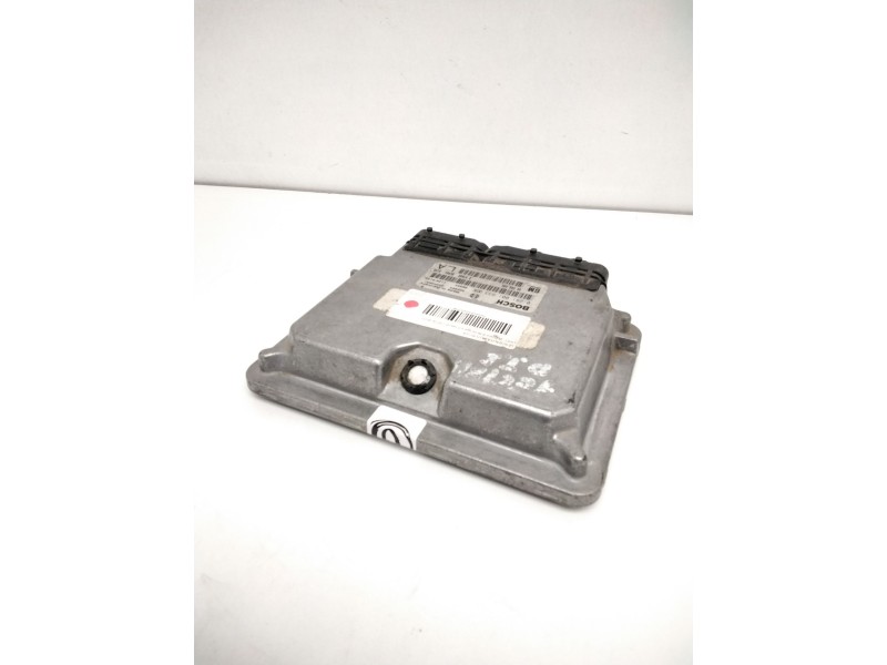 Recambio de centralita motor uce para opel vectra b berlina 2.0 16v di cat (x 20 dtl / ld3) referencia OEM IAM 0281001633 905089