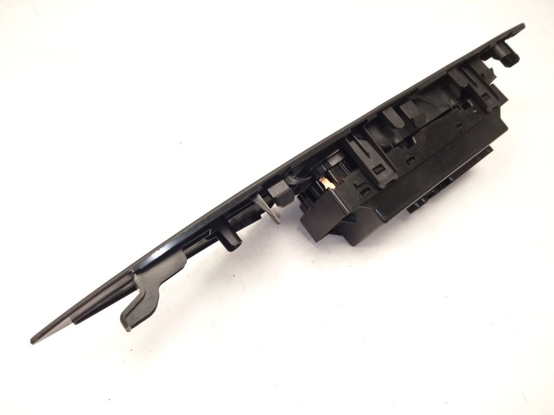 Recambio de mando elevalunas delantero izquierdo para nissan x-trail iii (t32_, t32r, t32rr) 1.6 dci (t32) referencia OEM IAM   