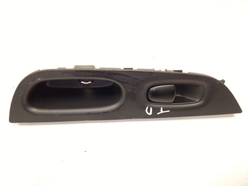 Recambio de mando elevalunas trasero derecho para nissan x-trail iii (t32_, t32r, t32rr) 1.6 dci (t32) referencia OEM IAM   