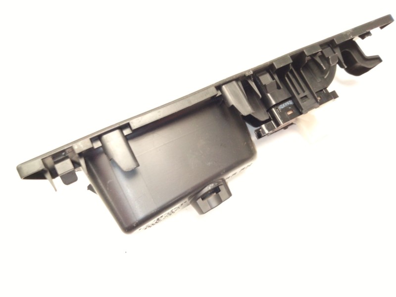 Recambio de mando elevalunas trasero derecho para nissan x-trail iii (t32_, t32r, t32rr) 1.6 dci (t32) referencia OEM IAM   