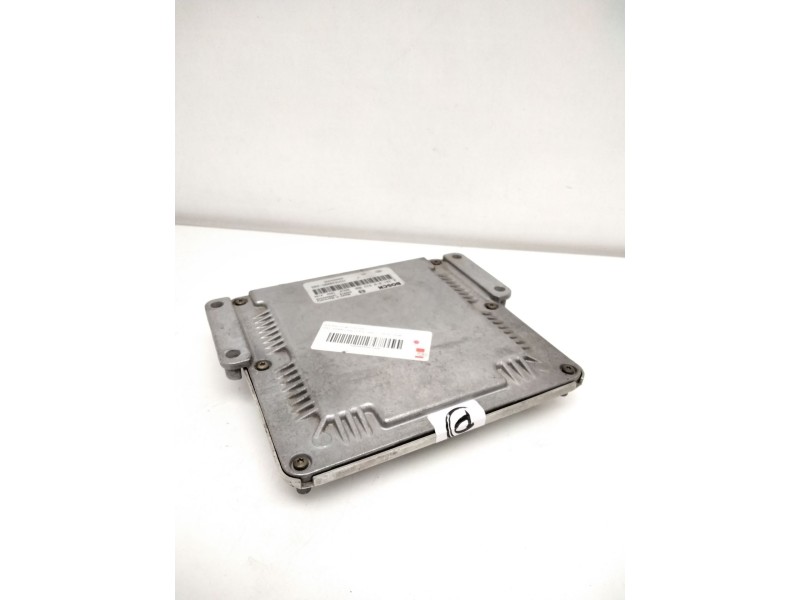 Recambio de centralita motor uce para opel vivaro furgón 2.7t corto referencia OEM IAM 0281010632 8200204836 1039S02345