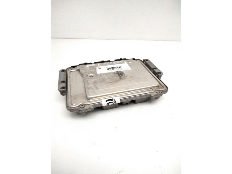 Recambio de centralita motor uce para opel vivaro furgón 2.7t corto referencia OEM IAM 0281011529 8200546983 1039S10914