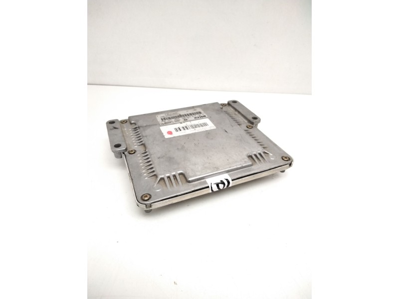 Recambio de centralita motor uce para renault trafic caja cerrada (ab 4.01) 1.9 diesel referencia OEM IAM 0281010632 HOM82000516