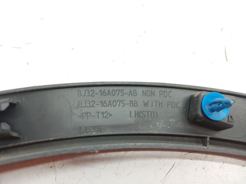 Recambio de aletin delantero izquierdo para land rover range rover evoque (l538) 2.0 4x4 referencia OEM IAM BJ3216A075  