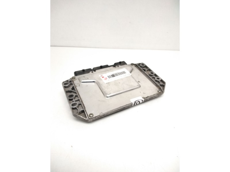 Recambio de centralita motor uce para renault megane ii berlina 3p 1.6 16v referencia OEM IAM 8200509516 8200509552 5285023684