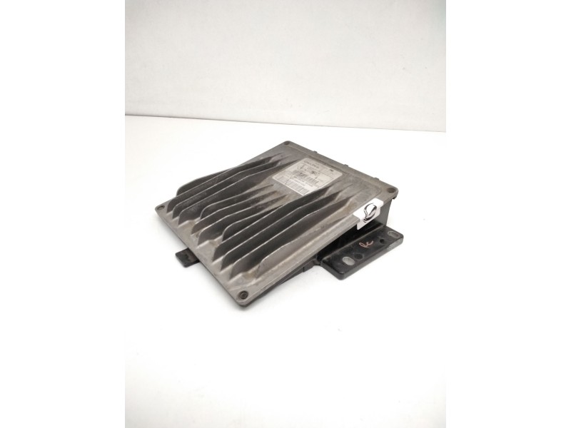 Recambio de centralita motor uce para renault megane ii classic berlina confort expression referencia OEM IAM 8200334419 8200374
