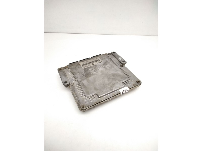 Recambio de centralita motor uce para renault laguna ii (bg0) expression referencia OEM IAM 0281010556 8200153946 8200095416