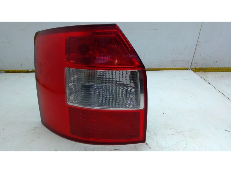 Recambio de piloto trasero izquierdo para audi a4 b6 avant (8e5) 2.4 referencia OEM IAM 8E9945095  