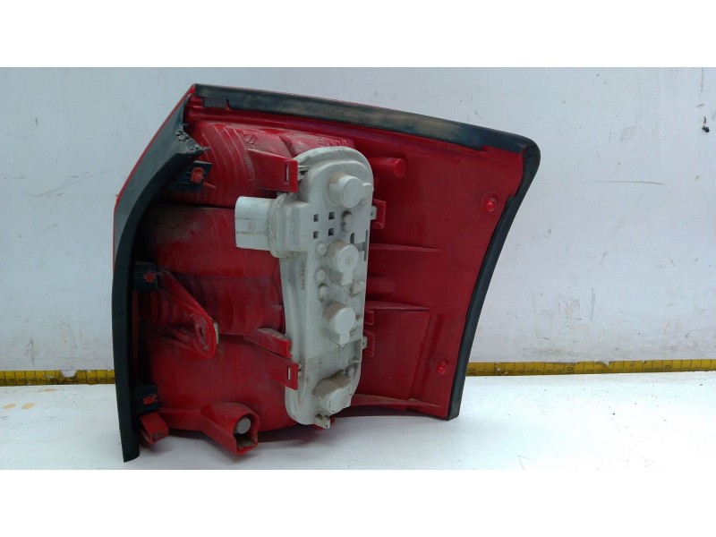 Recambio de piloto trasero izquierdo para audi a4 b6 avant (8e5) 2.4 referencia OEM IAM 8E9945095  