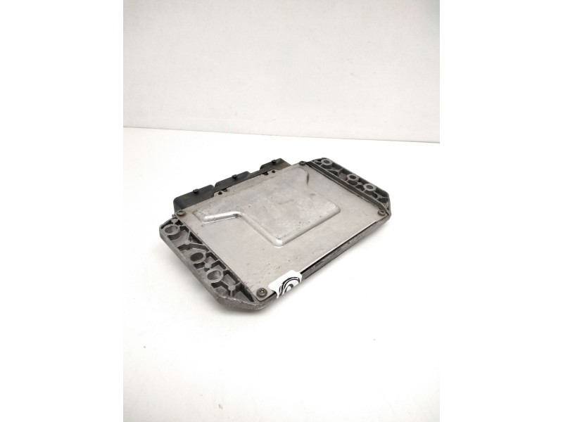 Recambio de centralita motor uce para renault megane ii berlina 5p 1.6 16v referencia OEM IAM 8200283924 8200242405 3043085188